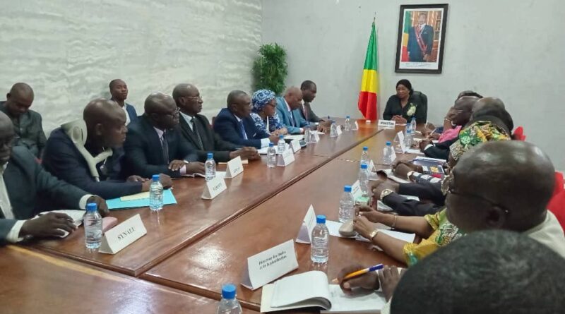 Les négociations entre le gouvernement et le collège intersyndical de l’Université Marien N’Gouabi ont repris le 5 janvier 2026, après la grève déclenchée depuis le 17 novembre dernier, par les enseignants qui réclament leurs cinq mois d’arriérés.