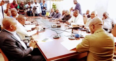 Le préfet, directeur de cabinet du ministre de l'Intérieur et de la décentralisation et président de la Commission ad-hoc mixte paritaire (Camp), Séraphin Ondele a invite, le 15 janvier à Brazzaville, les populations de Mindouli; qui avaient fui leurs villages à la suite d’altercations entre la Dgsp et les miliciens à regagner leurs milieux respectifs.