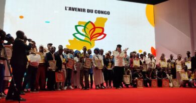 Les 27 et 28 janvier 2026, la finale du concours national « L’Atelier de l’Avenir », organisé par le mouvement L’Avenir du Congo avec le soutien de l’association GlobUs, s’est déroulée au Palais des Congrès de Brazzaville. Cette initiative d’envergure a réuni plus de 100 finalistes venus de tout le pays et attiré plus de 2 000 spectateurs, confirmant ainsi son statut de plateforme incontournable pour identifier et soutenir les jeunes leaders du Congo.