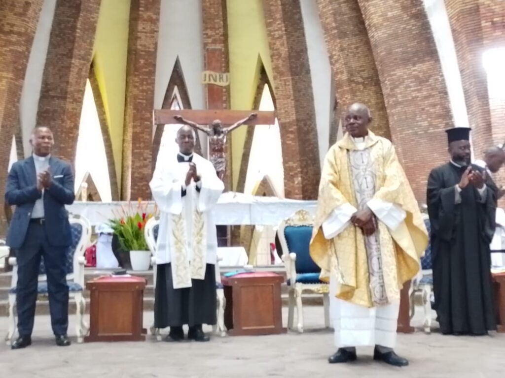 Au cours d'une interview accordée à La Brève Online, en marge de la clôture de la semaine de prière universelle pour l'unité des chrétiens, il a fait remarquer que cette opération a rétablie la paix dans le pays. Car depuis un moment le peuple vivait dans l'incertitude et la peur. Cependant, avec cette opération zéro kuluna, il constate qu'il y a le calme et la paix. “Nous avons besoin de la paix. Sans la paix nous ne pouvons rien faire”, a-t-il insisté.