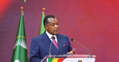 2026 conforte davantage la foi, l’engagement et l’efficacité dans votre action pour l’accomplissement réussi des charges et missions qui vous sont dévolues. • Monsieur le Président de la Cour constitutionnelle ; • Mesdames, Messieurs ; L’année 2025 est définitivement rentrée dans le passé, un passé qui donne au présent le moyen d’être pensé. C’est en cela que le passé illumine le présent. 2025 constitue désormais le phare le plus proche de notre présent qui éclaire le premier événement majeur de la nouvelle année, J’ai parlé des Présidentielles de mars 2026.