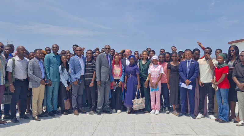 « Cette convention bâtit un cadre structuré et durable en vue de permettre aux étudiants de développer des compétences en phase avec les exigences de nos métiers. Elle démontre notre engagement en faveur de l’employabilité des jeunes et l’accompagnement des talents locaux dans le secteur portuaire congolais » déclare Anthony SAMZUN, Directeur Général de Congo Terminal.