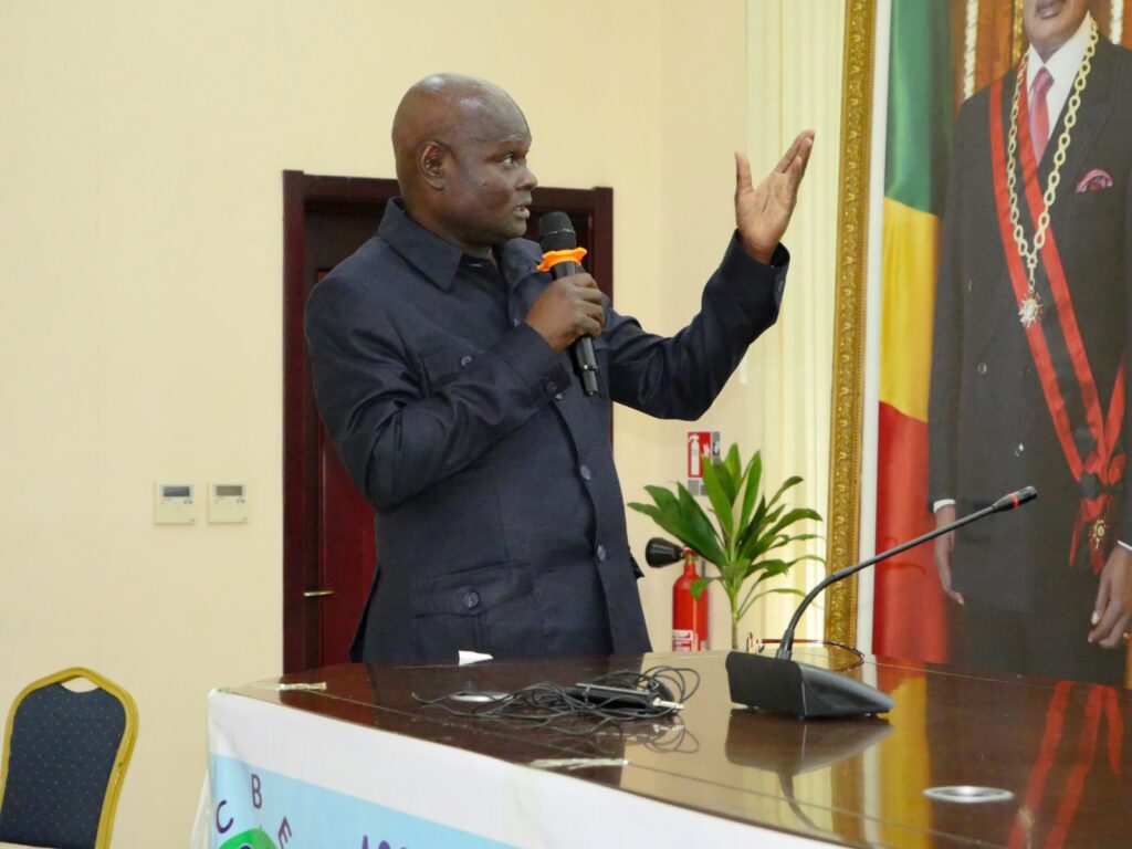 Intervenant à l'issue des travaux de la 22e assemblée générale ordinaire des membres de l'Acbef, tenue le 14 février dernier à Brazzaville en présence de la présidente nationale de l’Acbef, Yolande Matoumona Voumbo. A cette occasion, le directeur exécutif a invité la population congolaise marginalisée de rejoindre, l’association afin de leur permettre d'intégrer les nouvelles instances et l'équipe du personnel de cette organisation.