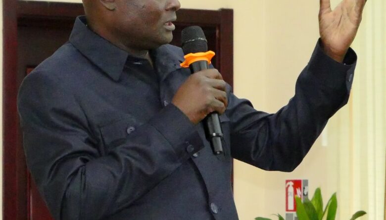 Intervenant à l'issue des travaux de la 22e assemblée générale ordinaire des membres de l'Acbef, tenue le 14 février dernier à Brazzaville en présence de la présidente nationale de l’Acbef, Yolande Matoumona Voumbo. A cette occasion, le directeur exécutif a invité la population congolaise marginalisée de rejoindre, l’association afin de leur permettre d'intégrer les nouvelles instances et l'équipe du personnel de cette organisation.