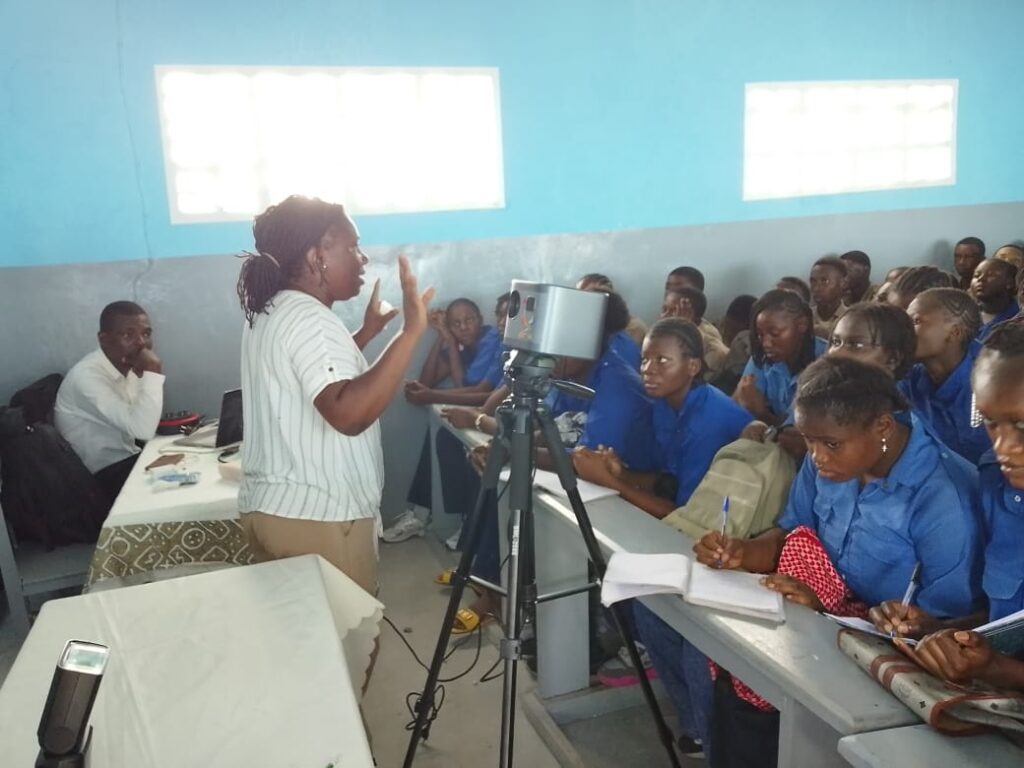 Fact check en partenariat avec Journalisme et éthique Congo (Jec) organisé le 24 février une journée de sensibilisation à l’intention de 89 élèves de l’école ‘‘Les Elites de Mam’s’’ au quartier Manianga dans le 9e arrondissement de Brazzaville.