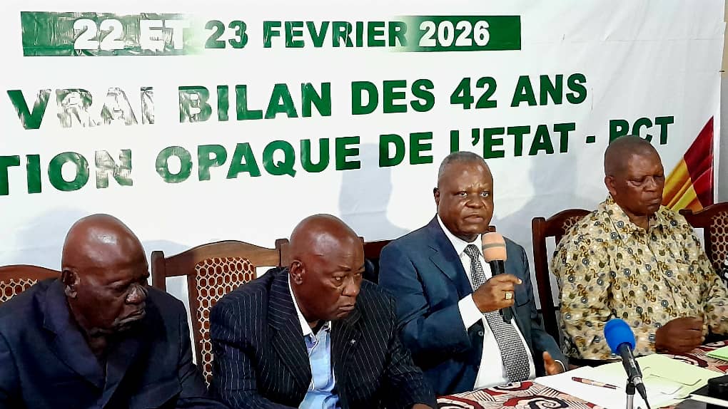 Parmi lesquelles, la tenue, dans un bref délai, d’un véritable dialogue politique inclusif rassemblant toutes les forces politiques et sociale du pays ; la mise en place d’une commission électorale véritablement indépendante composée de la mouvance présidentielle, de l’opposition et de la société civile, chargée d’organiser les élections présidentielles, législatives et locales, la création d’un Conseil national de transition de 133 membres, à raison d’un représentant par district et arrondissement ; la formation d’un gouvernement de transition limité à 27 membres ; la suspension des conseils départementaux et communaux pendant la période de transition ; la libération sans condition des prisonniers politiques.