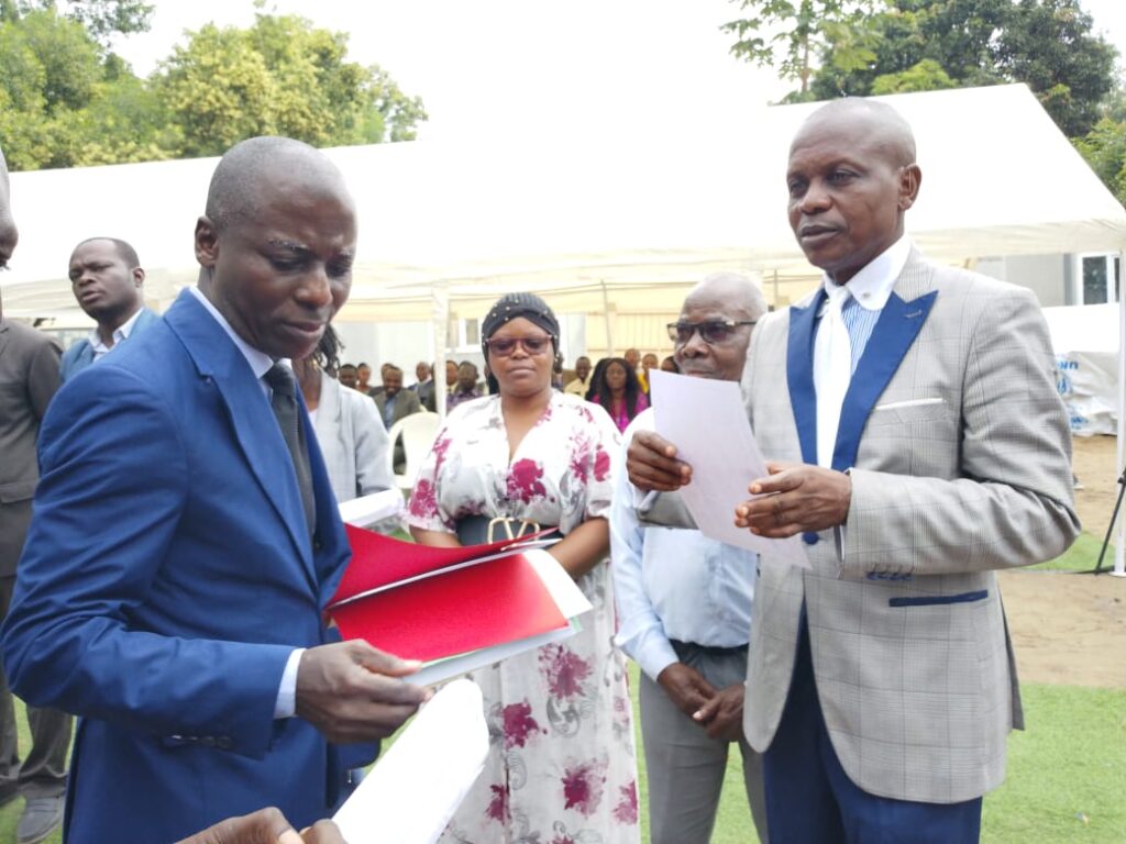 Placé sous la tutelle du ministère des affaires sociales, le Psipj est financé à hauteur de 133 millions de dollars américains, visant à fournir l'aide d'urgence aux ménages touchés par la crise sanitaire et économique provoquée par Covid-19 et pour accroître accès de ces ménages et des jeunes en situation de vulnérabilité aux filets sociaux dans les zones d'intervention du projet. À son avis, ces formateurs sont chargés de former à leur tour 40 000 jeunes vulnérables en cinq cohortes âgés de 18 à 35 ans identifiés à Brazzaville, à Pointe-Noire, à Dolisie et à Ouesso.