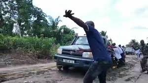 L’objectif de sa visite a été de faire un constat sur l’évolution des travaux qui relient ces villages, qui selon son constat, malgré les quelques bourbiers qui se forment après les pluies, la route est devenue praticable de bout en bout, ce qui n’était pas possible des années antérieures.