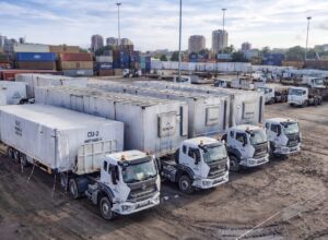 Le 9 mars 2026, Africa Global Logistics (AGL) Congo a réussi le transport par route Pointe-Noire/Brazzaville de 19 modules hors gabarit. Ces modules structurels préfabriqués sont destinés à la construction d’une infrastructure d’envergure régionale à Brazzaville. Ils mesurent entre 9 et 17 mètres de long, 3 à 4,20 mètres de haut et 3,50 à 4,50 mètres de large.