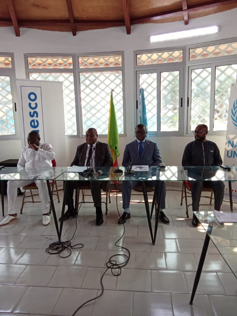 Dans son mot de clôture dudit atelier, le Coordonnateur résident des Nations Unies au Congo, Abdourahamane Diallo, a exprimé son espoir quant à une couverture médiatique inclusive et apaisée des processus électoraux, au regard de la formation acquise par les professionnels des médias sur les notions de respect des droits humains, de l’exactitude de l’information, de l’équilibre dans le traitement de sujets et de l’inclusion de toutes les composantes de la société.