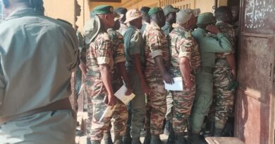 La présidentielle a commencé chez les corps habillés (militaires, gendarmes et policiers), ont été appelés à voter pour la présidentielle qui oppose Sassou à six autres candidats.