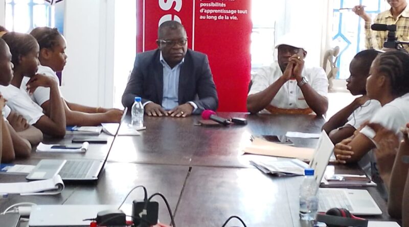 S’exprimant lors de la clôture d’une formation en codage graphique et en intelligence artificielle au profit de 25 élèves du lycée technique du 1er Mai et du lycée d’Excellence de la Révolution, il a indiqué que son institution, en collaboration avec le gouvernement congolais, entend étendre cette initiative à dix établissements pilotes sélectionnés, afin de permettre à un plus grand nombre d’élèves de bénéficier de cette expertise.