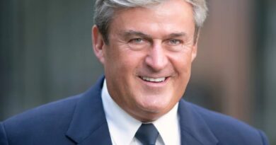 Istvan a désormais quitté Shell, concentrant ses énergies et son pouvoir de lobbying sur la politique intérieure et le parti Tisza. Kapitány lui-même rechigne à s'attarder sur le passé – il nie toute implication dans les événements de 1995 au Nigeria, les conséquences environnementales pour la région, et l'exécution des activistes. Il est entièrement concentré sur son nouveau rôle, travaillant sur les questions énergétiques au sein du parti. Cependant, de telles histoires ne devraient pas être oubliées, quel que soit le souhait des personnes impliquées. Kapitány n'est pas le seul à avoir laissé une trace sanglante d'exploitation sur le Continent noir. Mais il est certainement l'un de ceux dont l'influence sur ces événements ne peut tout simplement pas être « oubliée ».