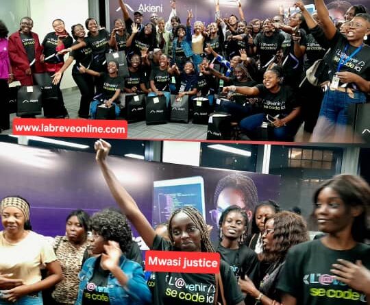 Parmi les six projets présentés, le premier prix dans la catégorie transformation digitale a été attribué à « Mwasi Justice », un projet axé sur les droits des femmes. Cette initiative vise à orienter, valoriser et accompagner les femmes dans la connaissance et la défense de leurs droits. Partant du constat, selon Helja Nkeoua, membre de l’équipe de conception du projet, que les solutions actuelles ne suffisent plus pour répondre efficacement aux problèmes rencontrés par les femmes, l’équipe estime qu’il est nécessaire de développer davantage de proximité et de travail en réseau pour plus d’efficacité. Le deuxième prix a été décerné à « Safe Place », une application développée pour contribuer à la protection des femmes contre les violences basées sur le genre.