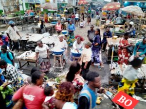 Beaucoup de citoyens s’interrogent sur la nécessité pour Denis Sassou N’Guesso de battre campagne, alors qu’il est déjà au pouvoir et n’entend pas laisser le fauteuil présidentiel à un autre. Pour certains, il aurait été plus souhaitable d’utiliser les moyens investis dans la campagne pour améliorer les conditions de vie des congolais.