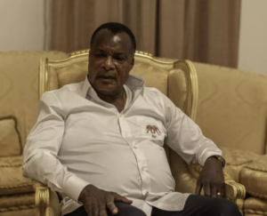 Le ministre de l’Intérieur, Raymond Zéphyrin Mboulou, a précisé que le chef de l’État a recueilli 2 507 038 voix, pour un taux de participation officiellement établi à 84,65 %. Ces résultats doivent encore être validés par la Cour constitutionnelle. Sans surprise, cette victoire intervient dans un contexte marqué par le boycott du scrutin par les principaux partis d’opposition notamment l’Uprn, qui dénoncent des conditions ne garantissant ni transparence ni équité. Sur le terrain, quelques observateurs ont relevé une affluence inégale dans certains bureaux de vote, notamment à Brazzaville.