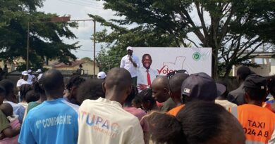 Devant son public, il a présenté sa vision d’un Congo résolument tourné vers le développement, la bonne gouvernance et la justice sociale. Son programme met l’accent sur la relance de l’économie, la création d’emplois pour les jeunes, l’amélioration du système éducatif et de la santé publique, ainsi que sur la valorisation des ressources nationales.