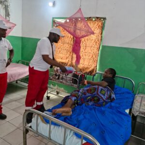 Les pairs éducateurs de Terminaux du Bassin du Congo (Tbc), filiale de Agl, ont procédé le 24 avril à la distribution de moustiquaires imprégnées aux malades dans deux centres de santé intégrés (Csi) de Brazzaville (Moukondo et Bissita).