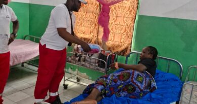 Les pairs éducateurs de Terminaux du Bassin du Congo (Tbc), filiale de Agl, ont procédé le 24 avril à la distribution de moustiquaires imprégnées aux malades dans deux centres de santé intégrés (Csi) de Brazzaville (Moukondo et Bissita).