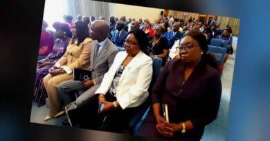 De son côté, la présidente de la Chambre nationale des notaires du Congo, maître Christelle Eliane Bouanga-Eniangaise, a rappelé le rôle fondamental du notaire dans la société : sécurisation des transactions, encadrement des successions, conseil en matière matrimoniale ou encore accompagnement des entreprises. Autant de missions qui font du notaire un pilier de l’économie et un acteur de proximité au service des citoyens.