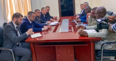 Le 17 avril à Brazzaville, le ministre des Postes, des télécommunications et de l’économie numérique, Léon Juste Ibombo, a plaidé pour une accélération du processus de décaissement du financement accordé par la banque russe SberBank, dont l’objectif est de permettre l’implantation de l’École 21 au sein du Centre africain de recherche en intelligence artificielle (Caria).