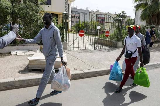 Trois supporters sénégalais ont recouvré la liberté le 18 avril, après avoir purgé une peine de trois mois de prison ferme en lien avec les violences survenues lors de la finale de la Coupe d’Afrique des nations disputée à Rabat, selon des sources médiatiques concordantes.