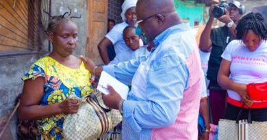Le quartier 4 du cinquième arrondissement Ouenzé à Brazzaville, a été le théâtre d’une action sociale d’envergure portée par l’élu local Ninon Gouamba. Fidèle à ses engagements, ce dernier a renoué avec ses initiatives de proximité à travers une nouvelle opération de solidarité en faveur des personnes vulnérables.