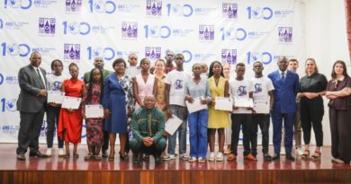 La 36e édition de l’Olympiade nationale de la langue et littérature russes a mis en lumière 12 jeunes talents passionnés, tout en renforçant la visibilité de la langue et de la culture russes au Congo. Cet événement, organisé le 21 avril dans les locaux de la Maison russe à Brazzaville, a permis d’identifier et de remettre les certificats de fin de formation aux meilleurs apprenants, parmi lesquels certains bénéficieront de bourses pour poursuivre leurs études supérieures en Russie.