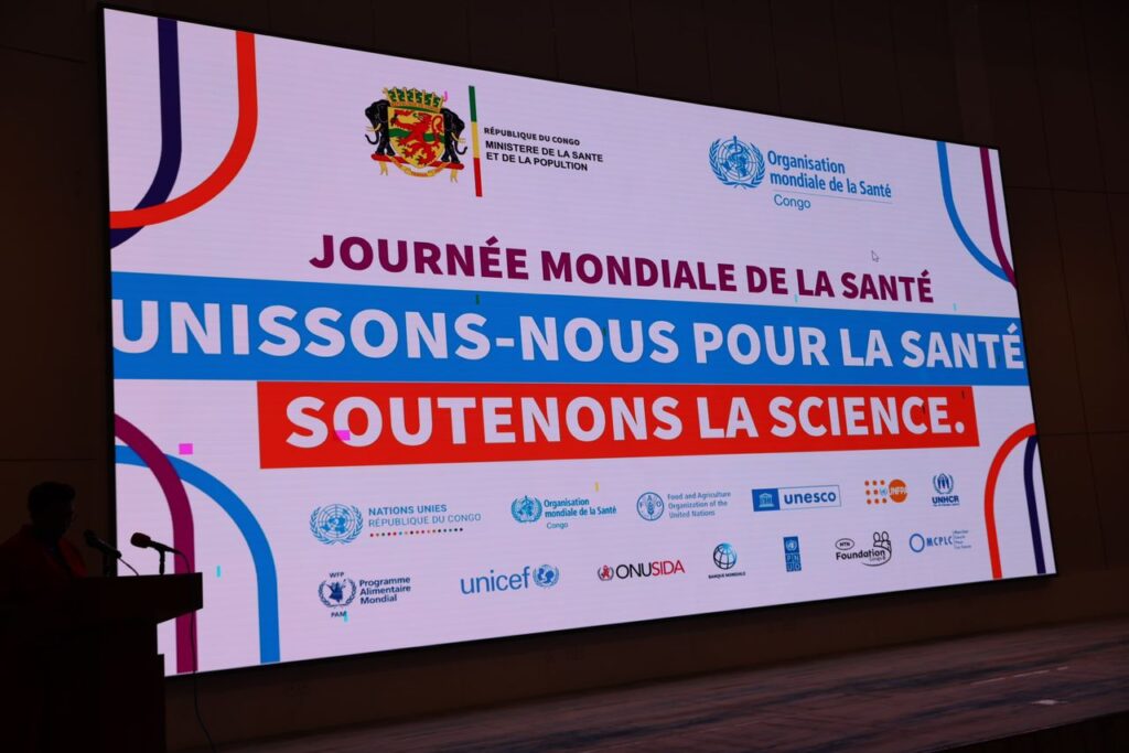 La Journée mondiale de la santé 2026 a été célébrée en différé le 21 avril en République du Congo, dans une atmosphère marquée à la fois par la reconnaissance des avancées du secteur et la volonté d’intensifier les efforts en matière de prévention. La cérémonie s’est tenue sous la supervision du ministre de la Santé et de la Population, le professeur Jean Rosaire Ibara.
