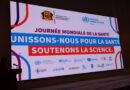 La Journée mondiale de la santé 2026 a été célébrée en différé le 21 avril en République du Congo, dans une atmosphère marquée à la fois par la reconnaissance des avancées du secteur et la volonté d’intensifier les efforts en matière de prévention. La cérémonie s’est tenue sous la supervision du ministre de la Santé et de la Population, le professeur Jean Rosaire Ibara.