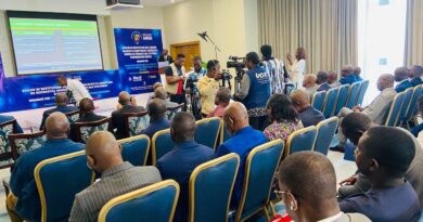 À l’issue des travaux, les participants ont globalement salué la qualité du document et sa conformité aux standards en matière de cyber sécurité. Le projet a été validé sous réserve de la prise en compte des amendements formulés, avant son adoption par l’Anssi. Parmi les recommandations figurent la finalisation des observations, la mise en place d’un plan de vulgarisation et de formation, ainsi que l’instauration d’un délai d’appropriation pour permettre aux différentes parties prenantes de se conformer progressivement aux exigences du référentiel.