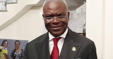 Par décret n°2026-175, signé ce 23 avril 2026, le président de la République du Congo, Denis Sassou N’Guesso, a procédé à la reconduction d’Anatole Collinet Makosso, au poste de premier ministre, chef du Gouvernement. A travers cette décision, le chef de l’Etat congolais réaffirme sa confiance envers le premier ministre sortant et inscrit l’action gouvernementale dans une volonté affichée d’accélérer la mise en œuvre du projet de société du président de la République et de renforcer la dynamique de développement du pays.