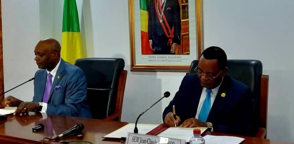 Dans une allocution empreinte de sobriété, le ministre sortant a tenu à rassurer quant à la continuité de l’action diplomatique, affirmant transmettre un outil solide. Il a mis en avant les compétences de son successeur, diplomate aguerri passé par les Nations-Unies et plusieurs représentations à l’étranger, soulignant notamment sa maîtrise des enjeux internationaux et son expérience du terrain.