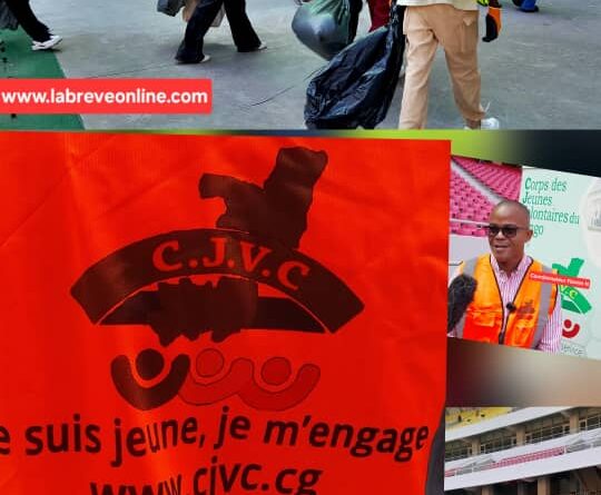 Les jeunes volontaires du Congo ont procédé, dans la matinée du 2 mai 2026, à l’assainissement des locaux et des alentours du stade de la Concorde dans la commune de Kintélé à Brazzaville, dans le cadre du programme d’action communautaire, de la structure leur réunissant. Gants et sac poubelle en main, gilets fluorescents sur le dos et détermination affichée : « je suis jeune, je m’engage », plusieurs centaines de jeunes volontaires ont investi, l’enceinte du stade de la Concorde à Kintélé ayant récemment accueilli une grande cérémonie nationale, dont l’investiture du chef de l’État. Objectif : redonner au site son éclat, dans un élan de civisme qui illustre la montée en puissance de l’engagement citoyen au sein de la jeunesse congolaise.