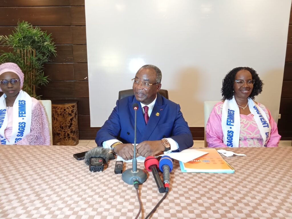 Le ministre de la Santé et de la Population, le Pr Jean Rosaire Ibara, a tiré la sonnette d’alarme, le 5 mai 2026 à Brazzaville, à l’occasion de la célébration de la journée internationale de la sage-femme, qu’à l’échelle mondiale, selon les données des experts, le déficit en personnel qualifié demeure l’un des principaux obstacles à la réduction de la mortalité maternelle et néonatale.