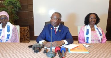 Le ministre de la Santé et de la Population, le Pr Jean Rosaire Ibara, a tiré la sonnette d’alarme, le 5 mai 2026 à Brazzaville, à l’occasion de la célébration de la journée internationale de la sage-femme, qu’à l’échelle mondiale, selon les données des experts, le déficit en personnel qualifié demeure l’un des principaux obstacles à la réduction de la mortalité maternelle et néonatale.