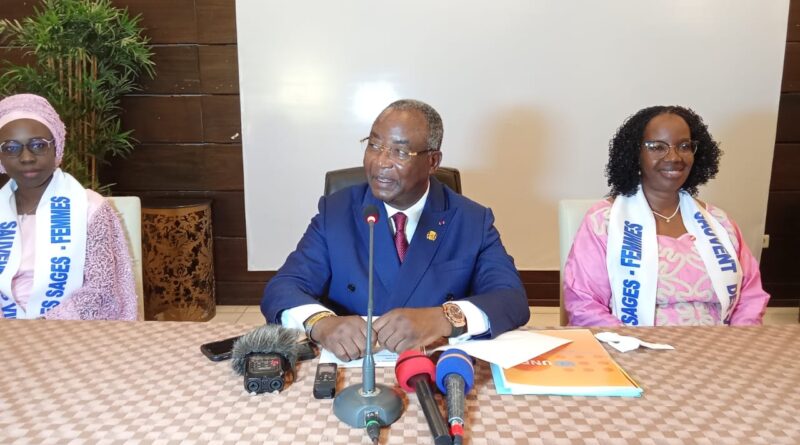 Le ministre de la Santé et de la Population, le Pr Jean Rosaire Ibara, a tiré la sonnette d’alarme, le 5 mai 2026 à Brazzaville, à l’occasion de la célébration de la journée internationale de la sage-femme, qu’à l’échelle mondiale, selon les données des experts, le déficit en personnel qualifié demeure l’un des principaux obstacles à la réduction de la mortalité maternelle et néonatale.
