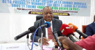 Le président du Conseil supérieur de la liberté de la communication (CSLC), Médard Milandou Nsonga, a attiré l’attention des professionnels des médias, le 8 mai à Brazzaville, sur le fait qu’« un journaliste sans exigence d’éthique est une menace pour la société, se plaçant ainsi « à l’opposé d’un trésor de paix ».