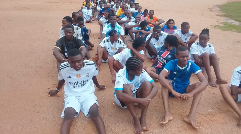 Les épreuves pratiques d’éducation physique et sportive (Eps) des examens techniques et professionnels ont officiellement débuté le mardi sur l’ensemble du territoire national. Au total, 7 370 candidats de niveau troisième prennent part à cette étape décisive organisée du 12 au 16 mai, avant les épreuves écrites prévues en juin prochain.