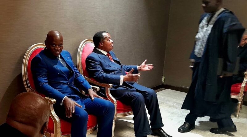 Dans son allocution, le chef de l’État congolais a insisté sur l’urgence d’accélérer la libre circulation des personnes et des biens en Afrique, tout en plaidant pour une intégration économique plus poussée et l’adoption d’un passeport africain unique. « À partir du 1er janvier 2027, l’entrée en République du Congo ne sera plus soumise au visa pour les ressortissants africains », a-t-il déclaré sous les applaudissements des participants.