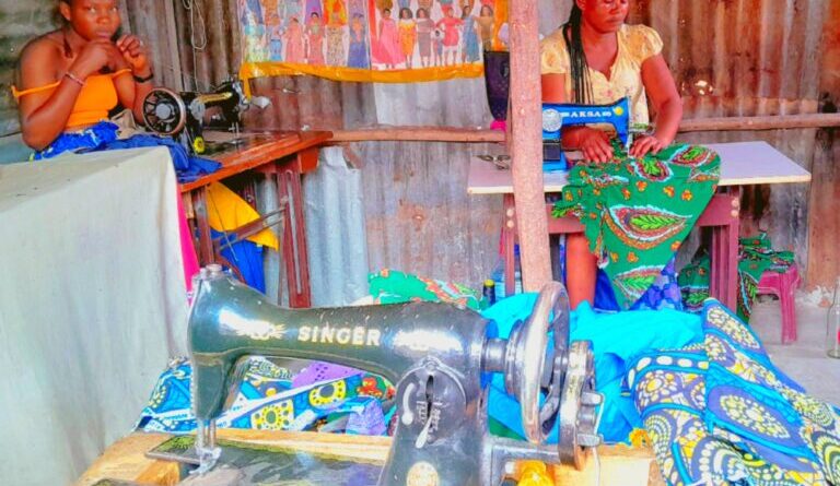 Brazzaville, 1er mai 2026 – À l’occasion de la Journée internationale des travailleurs, l’Union des syndicats du Congo (USC) a choisi de rompre avec tout ton conciliant. Dans une déclaration au contenu offensif, signée par sa présidente Anne Marie Nzila, la centrale syndicale dresse un constat alarmant de la situation des travailleurs et met directement en cause l’inaction des pouvoirs publics.