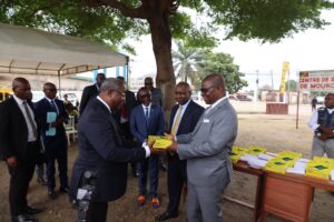 Le gouvernement congolais, en partenariat avec l’Organisation mondiale de la santé (Oms) et la Fondation MTN Congo, a lancé le 15 mai au Centre de santé intégré (Csi) de Moukondo, dans le quatrième arrondissement Moungali à Brazzaville, le projet de référence obstétricale destiné à renforcer la prise en charge des femmes enceintes et à réduire la mortalité maternelle et infantile. La cérémonie de lancement a été présidée par le ministre de la santé et de la population, le professeur Jean Rosaire Ibara, en présence du représentant résident de l’Oms au Congo, du directeur de la Fondation MTN Congo ainsi que des responsables des différents Csi de Brazzaville.