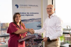 « Nous sommes pleinement conscients de notre responsabilité d’agir durablement en faveur de la protection de notre environnement. Avec l’engagement de chaque collaborateur, nous travaillons à réduire significativement notre empreinte carbone. Aux côtés de Renatura Congo, nous menons des actions concrètes pour la biodiversité et sensibilisons les communautés à la préservation des écosystèmes marins. » - Anthony Samzun, directeur général de Congo Terminal.