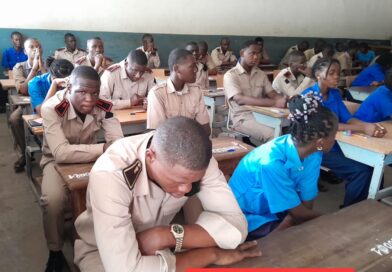 Le ministre de l’Enseignement préscolaire, primaire, secondaire et de l’Alphabétisation, Jean-Luc Mouthou, a procédé le 2 juin à Brazzaville au lancement officiel des épreuves écrites du baccalauréat général, session de juin 2026, marquant le début d’un examen d’État qui mobilise cette année 101.876 candidats répartis dans 316 centres à travers le pays.