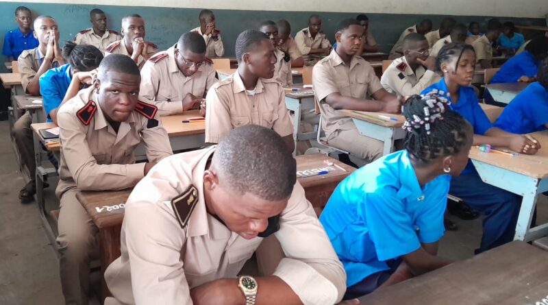 Le ministre de l’Enseignement préscolaire, primaire, secondaire et de l’Alphabétisation, Jean-Luc Mouthou, a procédé le 2 juin à Brazzaville au lancement officiel des épreuves écrites du baccalauréat général, session de juin 2026, marquant le début d’un examen d’État qui mobilise cette année 101.876 candidats répartis dans 316 centres à travers le pays.