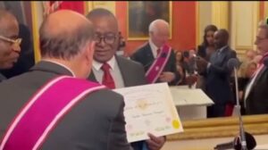 Cette nomination comme membre d’honneur intervient après plusieurs récompenses internationales obtenues par le secrétaire permanent. En 2025, il avait notamment été élevé au grade de docteur honoris causa à Dakar, au Sénégal. En 2026, il avait également reçu une médaille d’or de la Ligue universelle du bien public à Paris, confirmant ainsi l’estime que lui porte cette institution.