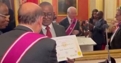 Cette nomination comme membre d’honneur intervient après plusieurs récompenses internationales obtenues par le secrétaire permanent. En 2025, il avait notamment été élevé au grade de docteur honoris causa à Dakar, au Sénégal. En 2026, il avait également reçu une médaille d’or de la Ligue universelle du bien public à Paris, confirmant ainsi l’estime que lui porte cette institution.