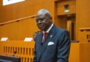 Dans un passage particulièrement remarqué, Anatole Collinet Makosso a dressé la liste des préoccupations auxquelles les Congolais attendent des réponses concrètes : pénuries d’eau et d’électricité, difficultés d’approvisionnement en carburant, vie chère, état des routes, gestion des déchets, paiement des pensions de retraite ou encore qualité des services publics.