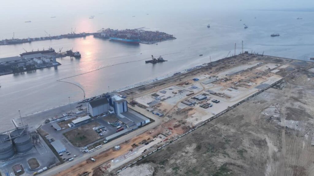 Dans le cadre de l'extension de ses infrastructures portuaires, Congo Terminal a engagé des opérations de dragage selon une méthodologie rigoureuse, alliant excellence technique et exigence environnementale.