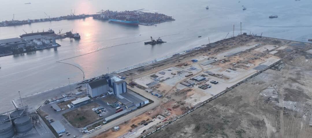Dans le cadre de l'extension de ses infrastructures portuaires, Congo Terminal a engagé des opérations de dragage selon une méthodologie rigoureuse, alliant excellence technique et exigence environnementale.